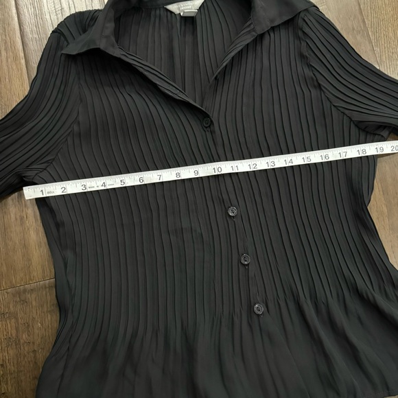 Investments Petites Button Down long Sleeve - Picture 8 of 9